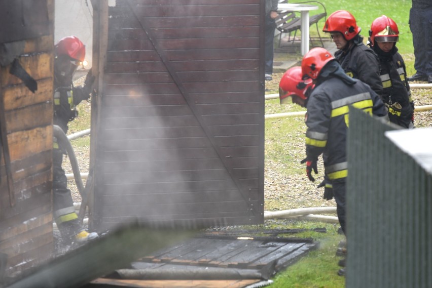 Zakopane: Strażacy gasili pożar garażu. Spłonęło stojące w nim auto