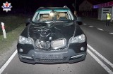Tragiczny wypadek w pow. biłgorajskim. Pieszy wszedł nagle na jezdnię przed BMW. Zginął na miejscu