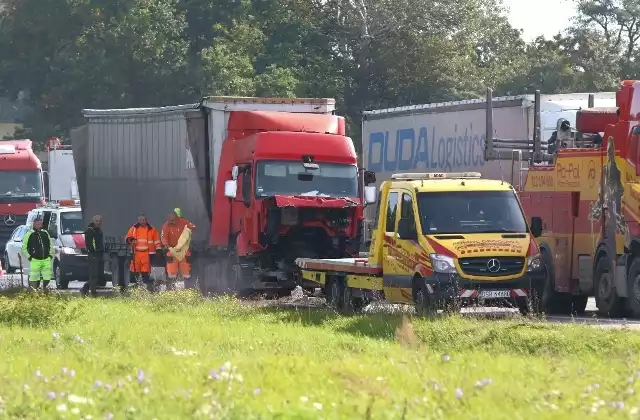 Wypadek na A4 pod Wrocławiem - 10 października 2022. Między węzłem Pietrzykowice możliwy przejazd tylko jednym pasem