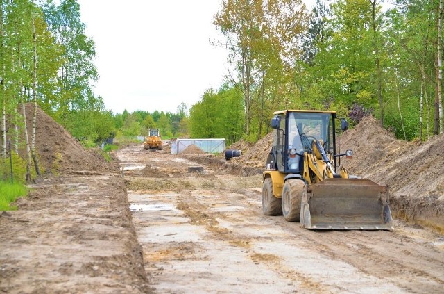 Trwają prace przy drogach na osiedlach w Połańcu.