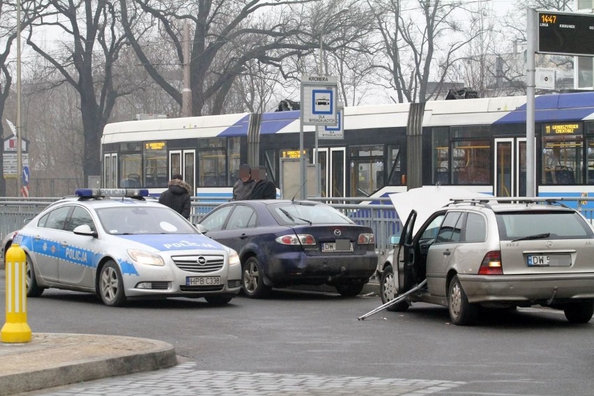 Zderzenie trzech aut na Toruńskiej