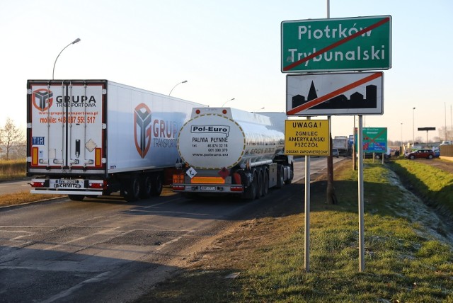 W środę, 11 grudnia węzeł Piotrków Trybunalski Południe (tzw. bełchatowski) został zamknięty. Ruch pojazdów miał być przełożony na tymczasowe rondo, ale coś poszło nie tak...