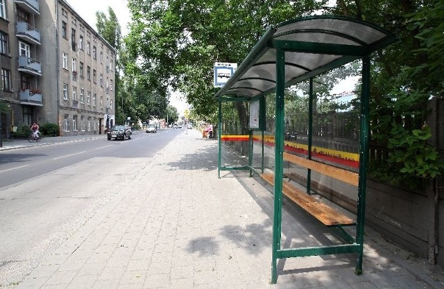 Wandale zdewastowali przystanki autobusowe na ul. Wólczańskiej