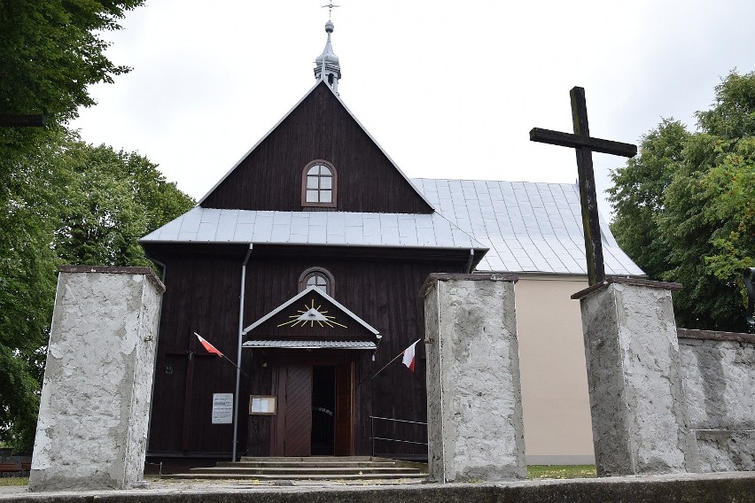 Zabytkowy kościółek w Lipie