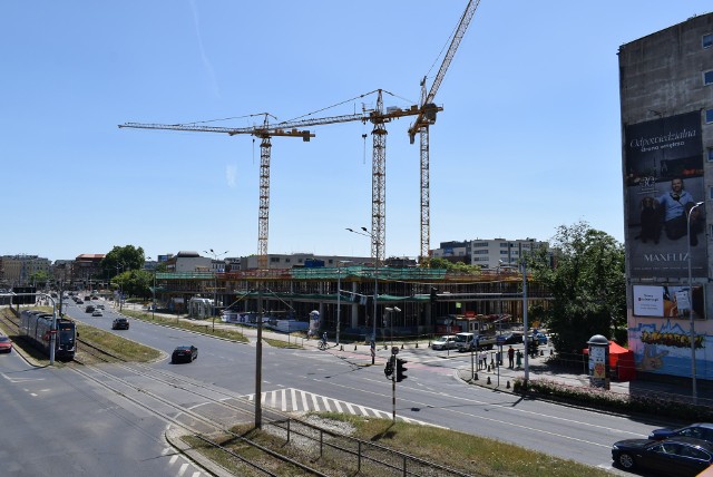 Przy placu Jana Pawła II we Wrocławiu trwa budowa biurowca Infinity