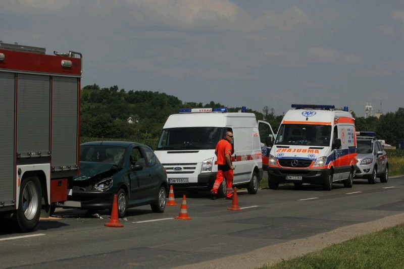 Wrocław: Wypadek wozu strażackiego na Buforowej (ZDJĘCIA)