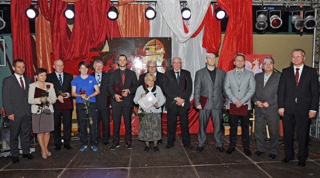 Laureaci Kluczborskich Baszt odebrali statuetki podczas uroczystej gali w hali sportowej Ośrodka Sportu  i Rekreacji.