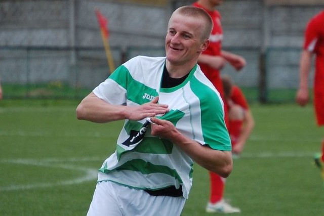 Szymon Pluskwik zanotował kolejny udany mecz w barwach Cosmosu Nowotaniec. Jego zespół zaksięgował kolejne 3 punkty i jest obecnie liderem IV ligi.