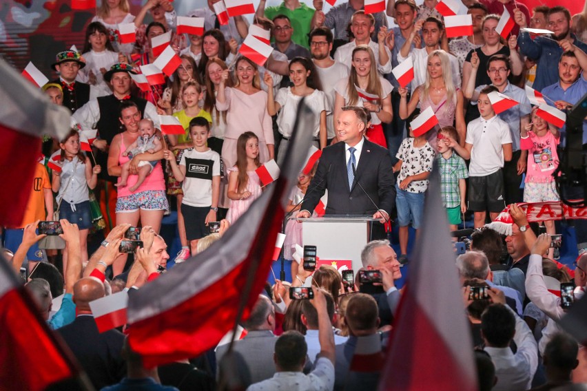 Wybory prezydenckie 2020: Oficjalne i ostateczne wyniki pierwszej tury. Dane PKW. Andrzej Duda i Rafał Trzaskowski w drugiej turze! Relacja