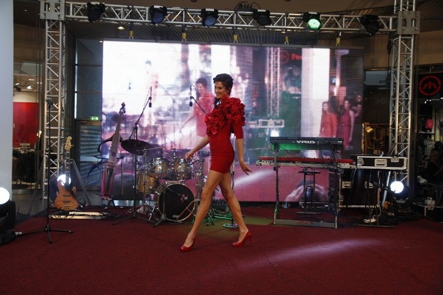 Długie nogi i uśmiech Dominiki Sieradzan zrobiły furorę podczas oficjalnej prezentacji zespołu
