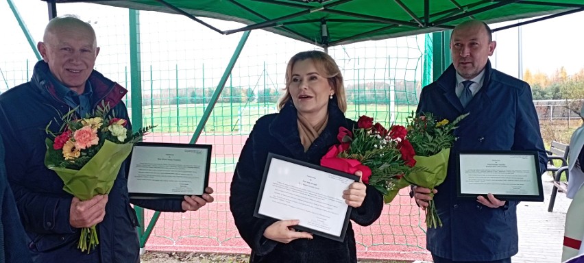 Podczas ceremonii otwarcia w Piotrkowicach społeczność...
