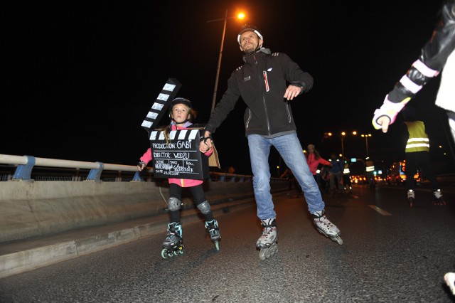 W piątek wieczorem rolkarze przejechali przez miasto w ramach kolejnej odsłony Nightskating Rzeszów.