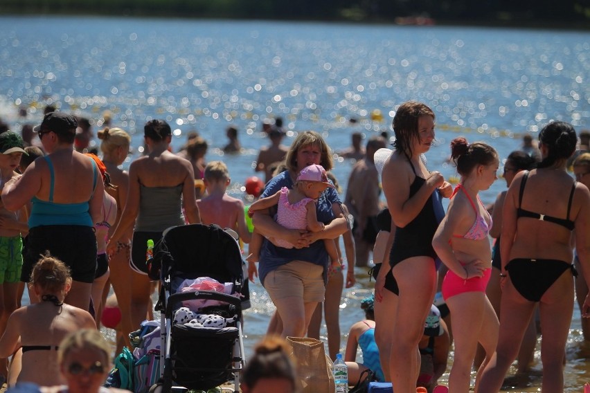 Rusałka: Tłumy poznaniaków wypoczywają nad jeziorem