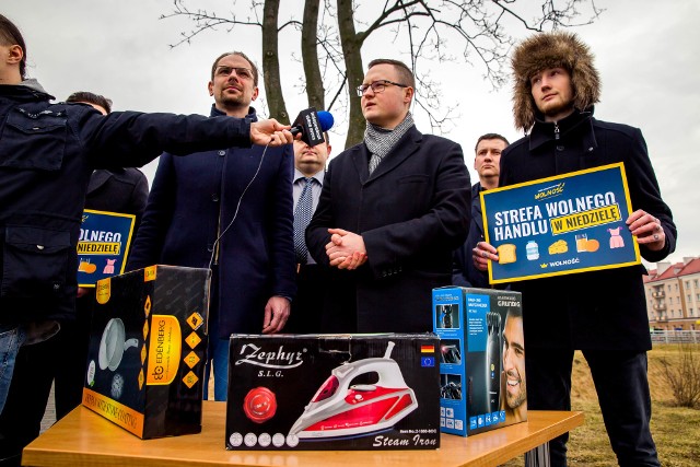 Stop zakazowi handlu w niedzielę. Partia Wolność protestuje i chce zmiany prawa handlowego