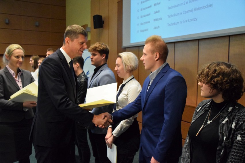 Białystok. Kilkuset uczniów z województwa podlaskiego otrzymało stypendia premiera (zdjęcia)