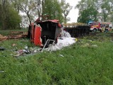 Wypadek w Rogoźnie. Samochód zderzył się z ciężarówką. Lądował śmigłowiec LPR. Są ranni, w tym dziecko 