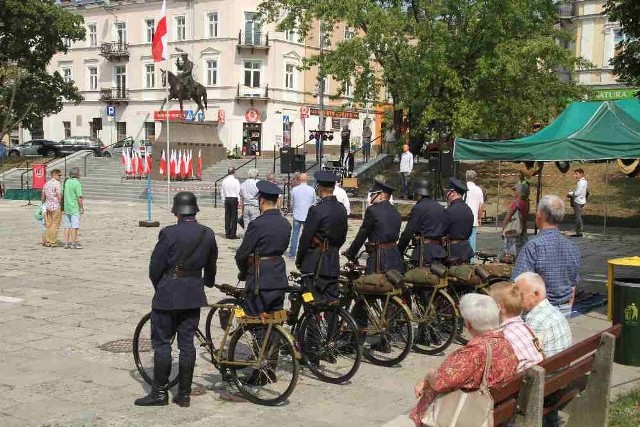 Piknik policyjny na placu Wolności w Kielcach