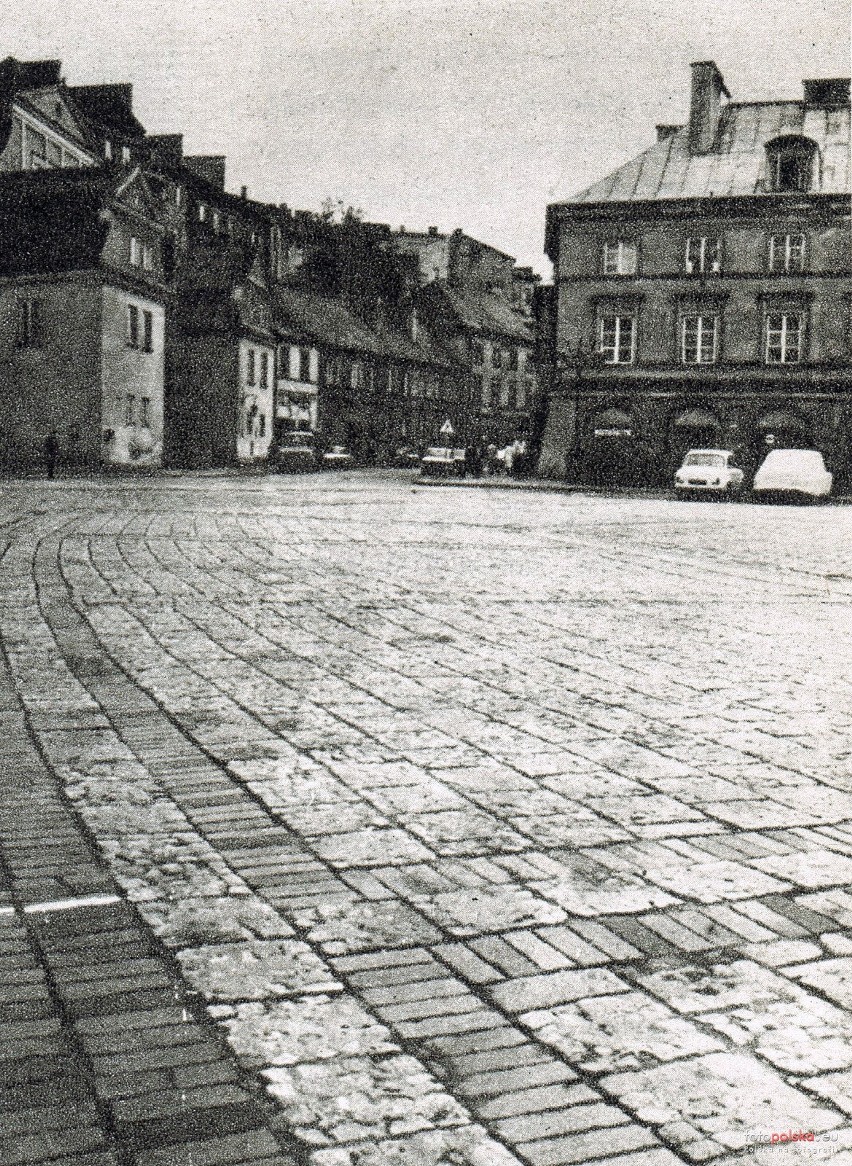 Kiedyś Zebrań Ludowych, teraz Zamkowy. Plac, który jest jedną z najważniejszych wizytówek Lublina. Zdjęcia z drugiej połowy XX wieku