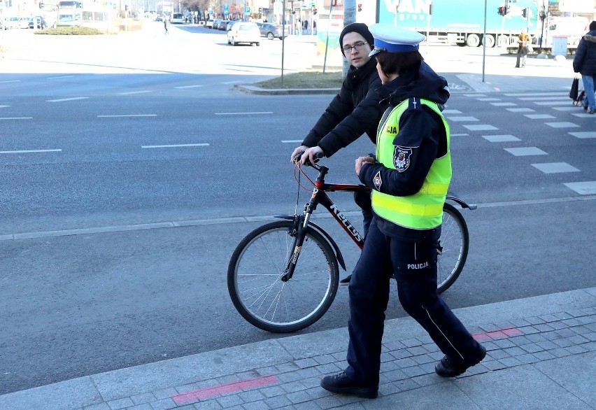 Rowerowy dzień wiosny w Szczecinie. Policjanci sprawdzali cyklistów [ZDJĘCIA, WIDEO]