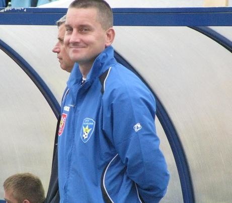 Trener Korony HiD Ostrołęka, Tomasz Słowik musi w tym sezonie utrzymać drużynę w IV lidze mazowieckiej.