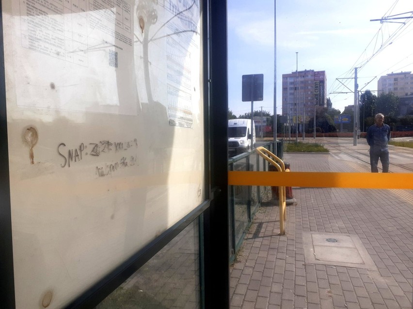 Przystanek tramwajowy "Przy Kaszowniku". Podniszczony...