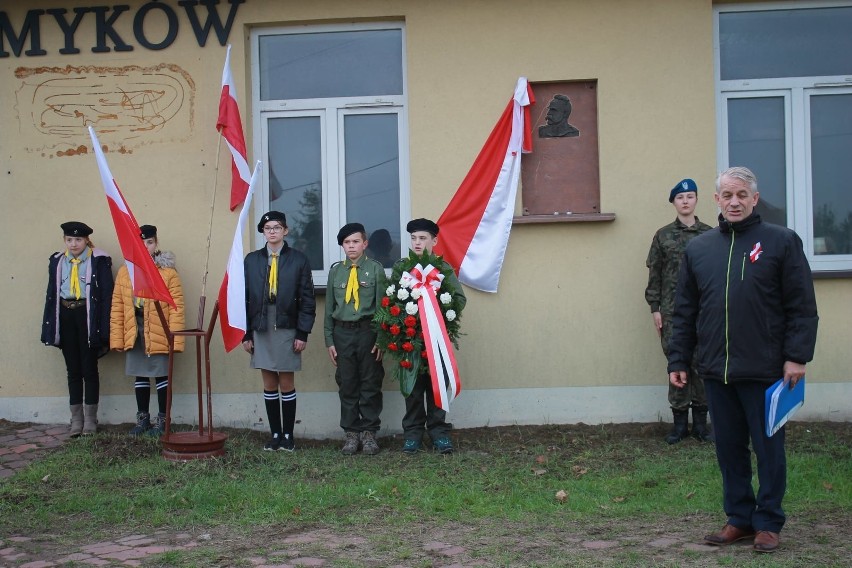 Mieszkańcy gminy Smyków świętowali rocznicę odzyskania niepodległości [ZDJĘCIA]