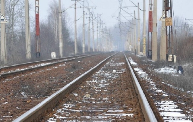 W ramach zadania wyremontowane będą m.in. tory i obiekty na około 42 km trasy. Zamontowane zostaną nowe urządzenia sterowania ruchem kolejowym i ogrzewane rozjazdy. Poziom bezpieczeństwa zwiększy modernizacja 29 przejazdów kolejowo – drogowych, będzie nowa nawierzchnia i monitoring.