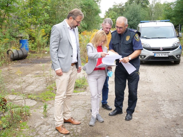 Na miejsce, po naszej interwencji przyjechali inspektorzy WIOŚ, miasta Zawiercie, straży pożarnej i policji