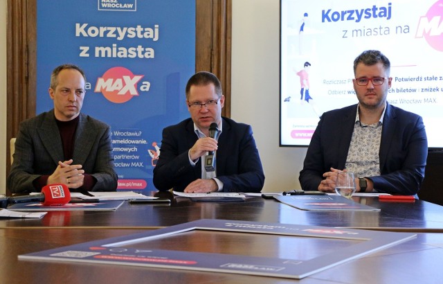 Nasz Wrocław MAX to rozszerzenie programu, który opiera się na zameldowaniu we Wrocławiu i odprowadzaniu podatków do miasta. Wówczas można korzystać z różnych ulg i atrakcji.