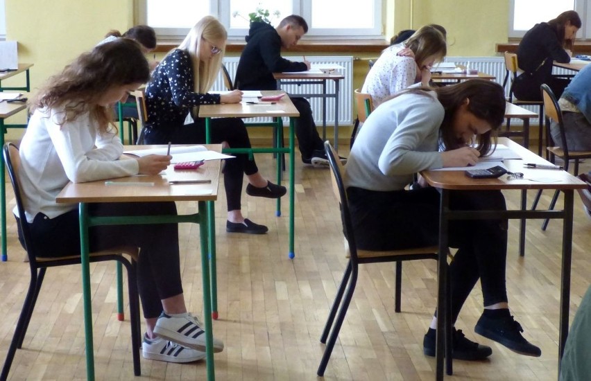 Próbna matura 2019 "Echa Dnia" z matematyki w Busku-Zdroju. "Ekonomik" - na mocną czwórkę! [ZDJĘCIA]