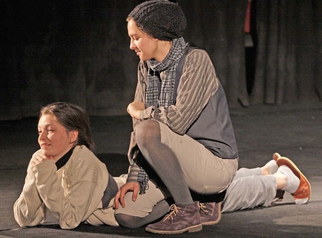 Młodzi aktorzy z Teatru "Anty-dotum" zaprezentowali sztukę "Ożenek" na podstawie dzieła Michaiła Gogola.