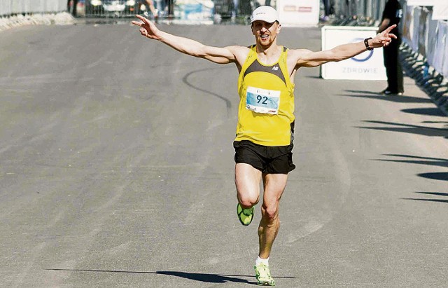 34-letni Artur Kern (MKS Unia Hrubieszów)  jest trzykrotnym brązowym medalistą MP seniorów w biegach ulicznych na dystansach: 5 km (Warszawa, 2012 i 2013 rok) oraz 10 km (Gdańsk, 2012).