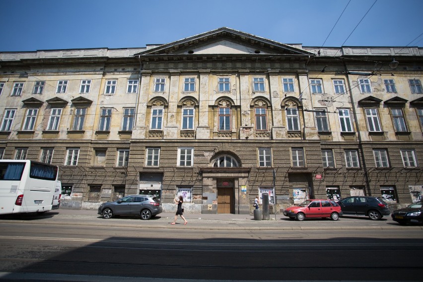 Kraków. Jak miasto pozbyło się kamienicy na Stradomiu? Tajemnice hotelu i apartamentowca w miejscu średniowiecznego cmentarza