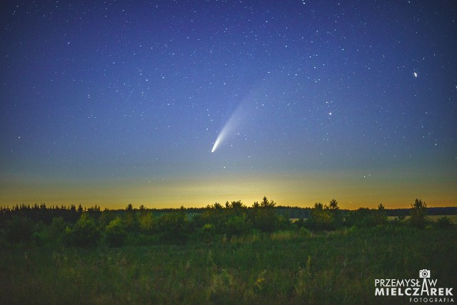 Przemek Mielczarek z Torzymia na niezwykłych fotografiach uchwycił przelot komety nad Łagowem w sobotę (11 lipca)