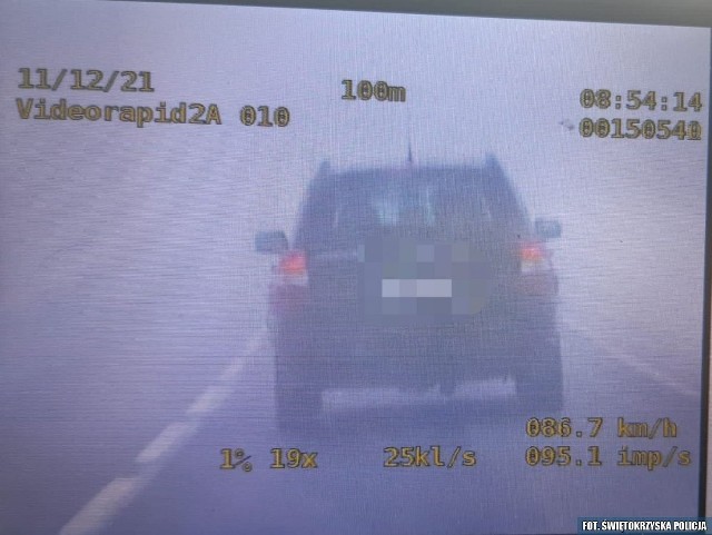 W gęstej mgle kierowca przekroczył dozwoloną prędkość o 31 kilometrów na godzinę