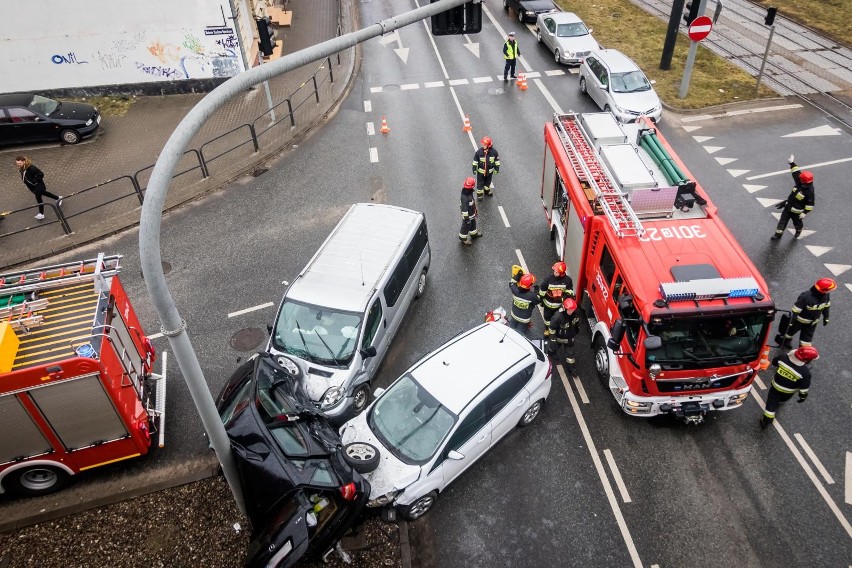 W Bydgoszczy, tuż po godzinie 10 doszło do wypadku na ulicy...