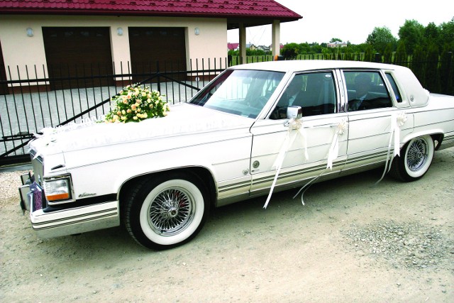 Bogate wesele to obowiązkowo limuzyna jak z dobrego amerykańskiego serialu. Fot. Krzysztof Łokaj