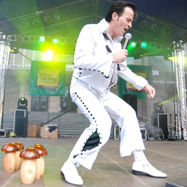 I borowiki i Elvis to tylko udane kopie, ale prawdziwe borowikowe risotto szybko zniknęło z gigantycznej patelni