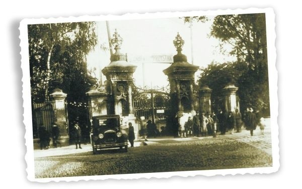 3 czerwca 1931. W parku im. ks. J. Poniatowskiego rozpoczyna się zabawa zorganizowana przez &#8222;Przystań&#8221;. Ze zbiorów Muzeum Podlaskiego w Białymstoku.