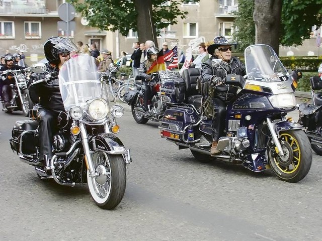 Płatna strefa parkowania nie obowiązywała podczas Jarmarku Michała, ale w centrum można było stanąć na chwilę, tylko w czasie otwierającej imprezę parady.