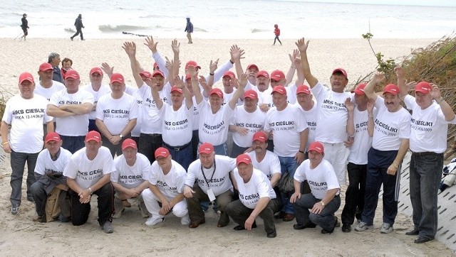 Słupskie Cieśliki na plaży w Ustce.