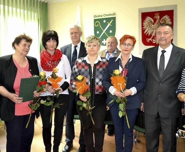 Nagrodzeni najaktywniejsi mieszkańcy Strużala i Kiełbasina. Z prawej wójt Jacek Czarnecki