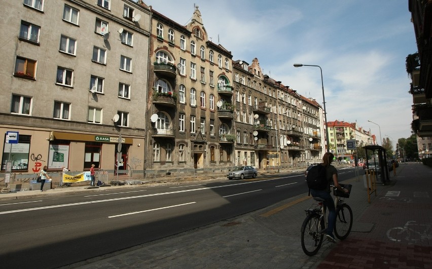 Wrocław: Koniec remontu na Wyszyńskiego. Jezdnia równa jak stół (ZDJĘCIA)