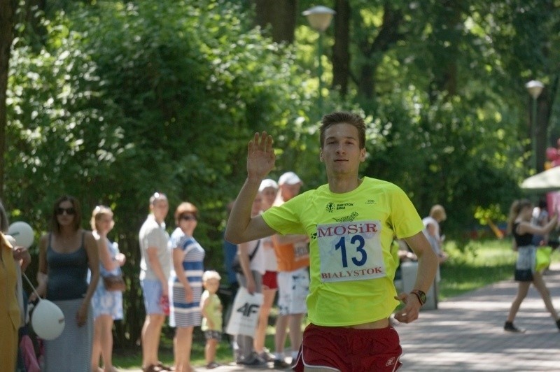 Pierwszy na metę przybiegł znany białostocki biegacz Andrzej...