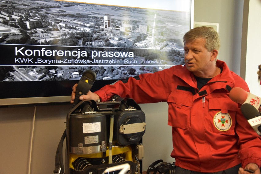 Krystian Krakowczyk prezentuje aparat oddechowy BG4