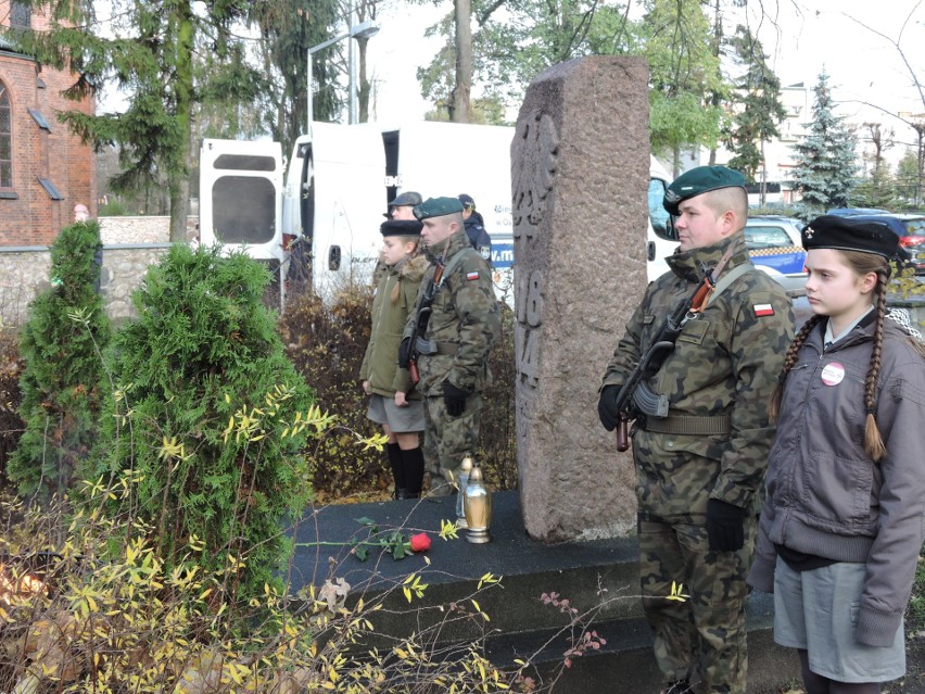 W Ostrowi Mazowieckiej obelisk zniknął z placu przy kościele [ZDJĘCIA]