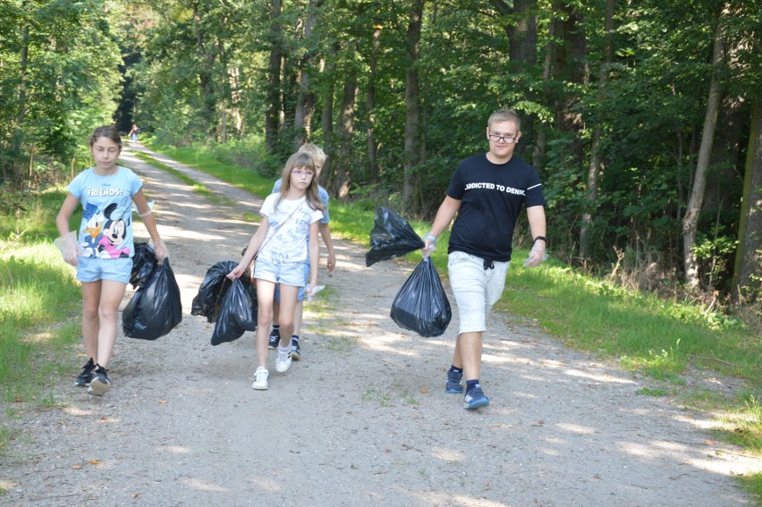 W sobotę odbyło się w Kopicach wielkie zbieranie śmieci. Około 150 osób wzięło udział w akcji