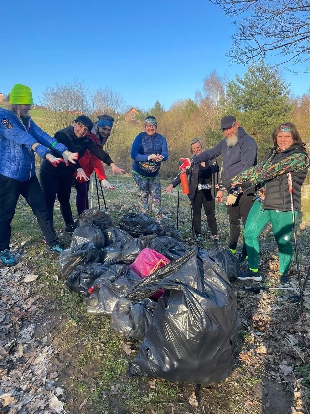 Tegoroczną akcję sprzątania gminy Wielka Wieś już zainaugurowali członkowie lokalnej grupy nordic walking