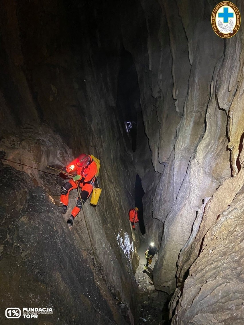 Tatrzańskie podziemia. Czyli jak wygląda rzeczywistości w górskich jaskinie. Zobacz niesamowite zdjęcia TOPR  