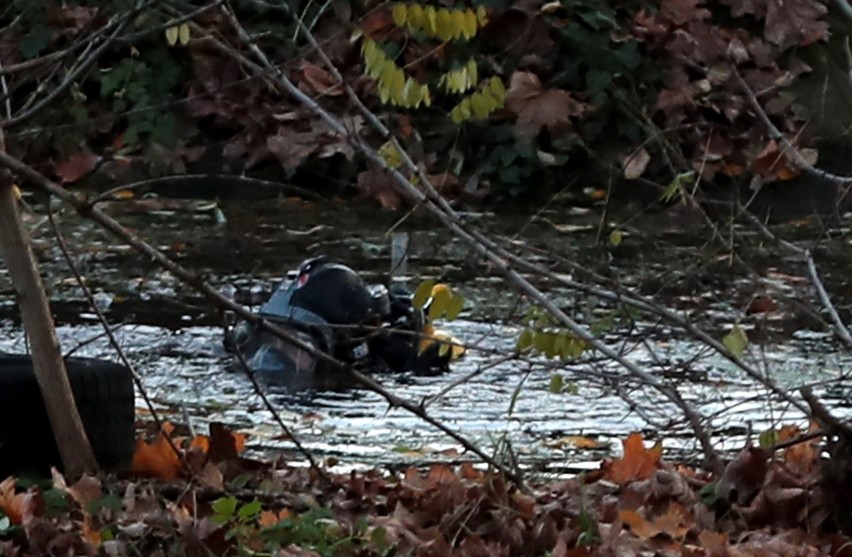 Wypadek przy ul. Twardowskiego w Szczecinie: Nie żyją dwaj chłopcy, którzy wpadli do basenu przeciwpożarowego (19.11.2019 r.)